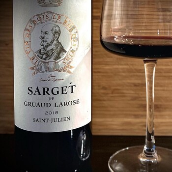 🍷 Sarget de Gruaud Larose 2018, l’élégance de Saint-Julien à l’honneur.

Une trame soyeuse, des arômes généreux de fruits noirs mûrs, relevés de délicates notes épicées… L’équilibre est remarquable, la finale persistante et élégante.
Un grand classique de Saint-Julien, à apprécier dès aujourd’hui ou à laisser évoluer en cave.

✨ Disponible dès maintenant sur notre site Internet 👉 lien dans notre bio

📸 • @the_french_addict 

#SaintJulien #SargetDeGruaudLarose #JeanMerlaut #GruaudLarose #vinrouge #bordeauxwine #bonsplansvin #Jeanmerlautmoment #winelovers #bordeauxwines #jeanmerlaut #jeanmerlautmoments #grandscrus #jeanmerlautteam #bordeauxlovers #vinsdebordeaux #grandscrusbordeaux #wineoclock #jeanmerlautviticulteurabaurech #jeanmerlautexperts #baurech #winetime #negociant #jeanmerlautvins #jeanmerlautselection #grandsvins

𝘓’𝘢𝘣𝘶𝘴 𝘥’𝘢𝘭𝘤𝘰𝘰𝘭 𝘦𝘴𝘵 𝘥𝘢𝘯𝘨𝘦𝘳𝘦𝘶𝘹 𝘱𝘰𝘶𝘳 𝘭𝘢 𝘴𝘢𝘯𝘵𝘦́, 𝘢̀ 𝘤𝘰𝘯𝘴𝘰𝘮𝘮𝘦𝘳 𝘢𝘷𝘦𝘤 𝘮𝘰𝘥𝘦́𝘳𝘢𝘵𝘪𝘰𝘯.