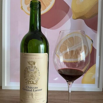🍷 𝗖𝗵𝗮̂𝘁𝗲𝗮𝘂 𝗚𝗿𝘂𝗮𝘂𝗱 𝗟𝗮𝗿𝗼𝘀𝗲 𝟮𝟬𝟬𝟬 𝗿𝗼𝘂𝗴𝗲, 𝗔𝗽𝗽𝗲𝗹𝗹𝗮𝘁𝗶𝗼𝗻 𝗦𝗮𝗶𝗻𝘁-𝗝𝘂𝗹𝗶𝗲𝗻
Le charme d’un grand millésime, la noblesse d’un terroir.
Avec ses 24 ans, ce Saint-Julien dévoile une profondeur rare, des arômes de sous-bois, de cuir, de fruits mûrs, et une finale majestueuse.
📍 Une bouteille pour les grands moments… ou pour offrir à un vrai amateur de vins de garde.
📦 Disponible sur notre site Internet sécurisé 👉 https://jean-merlaut.com/catalogue-des-vins/4036-chateau-gruaud-larose-2000.html

📸 • @niclas_dahl 

#jeanmerlautmoment #winelovers #bordeauxwines #jeanmerlaut #jeanmerlautmoments #grandscrus #jeanmerlautteam #terroir #bordeauxlovers #vinsdebordeaux #grandscrusbordeaux #wineoclock #bordeaux #jeanmerlautviticulteurabaurech #jeanmerlautexperts #baurech #winewinewine #winetime #negociant #SélectionJeanMerlaut #BordeauxMoments #JeanMerlautMoments #saintjulien #GrandsVinsDeBordeaux #WineLovers #BordeauxWines #momentgourmand #gruaudlarose #châteaugruaudlarose

𝘓’𝘢𝘣𝘶𝘴 𝘥’𝘢𝘭𝘤𝘰𝘰𝘭 𝘦𝘴𝘵 𝘥𝘢𝘯𝘨𝘦𝘳𝘦𝘶𝘹 𝘱𝘰𝘶𝘳 𝘭𝘢 𝘴𝘢𝘯𝘵𝘦́, 𝘢̀ 𝘤𝘰𝘯𝘴𝘰𝘮𝘮𝘦𝘳 𝘢𝘷𝘦𝘤 𝘮𝘰𝘥𝘦́𝘳𝘢𝘵𝘪𝘰𝘯.
