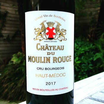 ❄️ 𝗡𝗼𝘀 𝗦𝗼𝗹𝗱𝗲𝘀 𝗱'𝗛𝗶𝘃𝗲𝗿 ! 𝗖𝗵𝗮̂𝘁𝗲𝗮𝘂 𝗱𝘂 𝗠𝗼𝘂𝗹𝗶𝗻 𝗥𝗼𝘂𝗴𝗲 𝟮𝟬𝟭𝟳 𝗿𝗼𝘂𝗴𝗲, 𝗔𝗽𝗽𝗲𝗹𝗹𝗮𝘁𝗶𝗼𝗻 𝗛𝗮𝘂𝘁-𝗠𝗲́𝗱𝗼𝗰
Un rouge équilibré et gourmand, typique de l’appellation Haut-Médoc, à découvrir ou redécouvrir sans hésiter. Le Château du Moulin Rouge 2017 séduit par sa belle structure, ses notes de fruits mûrs et sa finale harmonieuse.

🔥 En soldes dès maintenant sur notre site Internet ! 
➡️ Carton de 6 bouteilles à -26%, 51€ TTC au lieu de 69€ TTC
🛒 Disponible ici 👉 www.jean-merlaut.com

📸 •  @thegrapewizard 

#jeanmerlaut #chateaudumoulinrouge #hautmedoc #vinrouge #bordeauxwine #bonsplansvin #Jeanmerlautmoment #winelovers #bordeauxwines #jeanmerlaut #jeanmerlautmoments #grandscrus #jeanmerlautteam #bordeauxlovers #vinsdebordeaux #grandscrusbordeaux #wineoclock #jeanmerlautviticulteurabaurech #jeanmerlautexperts #baurech #winetime #negociant #jeanmerlautvins #jeanmerlautselection #grandcruclassé #soldes #soldesdhiver #soldeshiver2026 #grandsvins