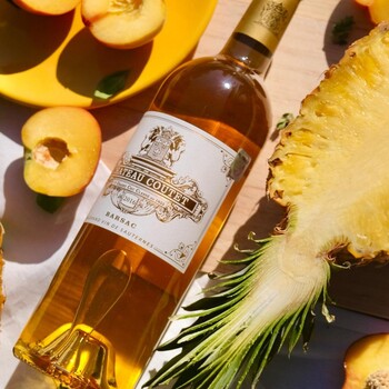 🍍Château Coutet 2016 | L'élégance intemporelle d'un grand Barsac. 🍷

Frais, harmonieux et d'une remarquable finesse, Château Coutet 2016 dévoile de délicates notes de mangue, d'ananas et de gingembre, portées par une belle vivacité qui fait toute la signature des grands Barsac. Un liquoreux raffiné, idéal avec un foie gras, un Roquefort ou une tarte Tatin.

👉 https://jean-merlaut.com/

#jeanmerlaut #chateaucoutet #barsac #1ergrandcruclasse #sauternes #vinliquoreux #bordeauxwine #winelovers #vinsdebordeaux #jeanmerlautselection #wineoclock

📸 • winebibber.lv

𝘓’𝘢𝘣𝘶𝘴 𝘥’𝘢𝘭𝘤𝘰𝘰𝘭 𝘦𝘴𝘵 𝘥𝘢𝘯𝘨𝘦𝘳𝘦𝘶𝘹 𝘱𝘰𝘶𝘳 𝘭𝘢 𝘴𝘢𝘯𝘵𝘦́, 𝘢̀ 𝘤𝘰𝘯𝘴𝘰𝘮𝘮𝘦𝘳 𝘢𝘷𝘦𝘤 𝘮𝘰𝘥𝘦́𝘳𝘢𝘵𝘪𝘰𝘯.