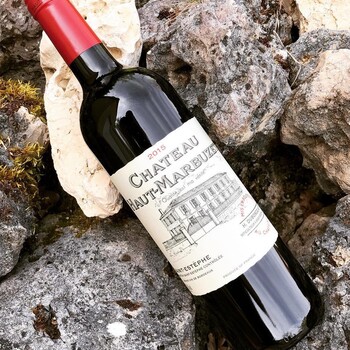 🍷 NOS VINS A LA UNE |  Château Haut-Marbuzet 2015, Appellation Saint-Estèphe 

Millésime solaire et particulièrement séduisant, Château Haut-Marbuzet 2015 exprime toute la richesse de son terroir à travers des arômes généreux de fruits noirs mûrs, d'épices douces et de notes délicatement boisées.
Une bouche ample, veloutée et harmonieuse qui accompagnera à merveille une belle pièce de viande, un gibier ou un plateau de fromages affinés.

Un vin de caractère, sélectionné par nos experts pour les amateurs de grands Bordeaux prêts à être dégustés.

✨ Disponible dès maintenant sur notre site Internet sécurisé 👉 jean-merlaut.com

#jeanmerlaut #jeanmerlautselection #jeanmerlautvins #foireauxvins #fav #jeanmerlautmoment #winelovers #bordeauxwines #jeanmerlaut #jeanmerlautmoments #grandscrus #jeanmerlautteam #terroir #bordeauxlovers #vinsdebordeaux #grandscrusbordeaux #wineoclock #bordeaux #jeanmerlautviticulteurabaurech #jeanmerlautexperts #baurech #winewinewine #winetime #negociant #promotion #offrespeciale #chateauhautmarbuzet #hautmarbuzet #chateauhautmarbuzet2015

𝘓’𝘢𝘣𝘶𝘴 𝘥’𝘢𝘭𝘤𝘰𝘰𝘭 𝘦𝘴𝘵 𝘥𝘢𝘯𝘨𝘦𝘳𝘦𝘶𝘹 𝘱𝘰𝘶𝘳 𝘭𝘢 𝘴𝘢𝘯𝘵𝘦́, 𝘢̀ 𝘤𝘰𝘯𝘴𝘰𝘮𝘮𝘦𝘳 𝘢𝘷𝘦𝘤 𝘮𝘰𝘥𝘦́𝘳𝘢𝘵𝘪𝘰𝘯.