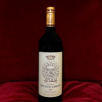 ❤ Derrière chaque bouteille, une relation de confiance.

Notre histoire repose sur une proximité étroite avec les propriétés bordelaises.

Cette relation nous permet de suivre les domaines, de comprendre leurs choix et leur évolution, et de vous proposer des vins que nous connaissons véritablement.

Chez Jean Merlaut, nous croyons que le commerce du vin est avant tout une histoire de relations humaines, de confiance et de passion partagée. 🍇

📸 •  @maxbordeauxofficial 

#jeanmerlaut #bordeauxwine #grandsvins #vinsdebordeaux #accordmetsvins #winelovers #Jeanmerlautmoment #bordeauxwines #jeanmerlautmoments #grandscrus #jeanmerlautteam #bordeauxlovers #vinsdebordeaux #grandscrusbordeaux #jeanmerlautviticulteurabaurech #jeanmerlautexperts #baurech #negociant #jeanmerlautvins #jeanmerlautselection #grandcruclassé #saintjulien #chateaugruaudlarose #gruaudlarose @gruaud_larose 

𝘓’𝘢𝘣𝘶𝘴 𝘥’𝘢𝘭𝘤𝘰𝘰𝘭 𝘦𝘴𝘵 𝘥𝘢𝘯𝘨𝘦𝘳𝘦𝘶𝘹 𝘱𝘰𝘶𝘳 𝘭𝘢 𝘴𝘢𝘯𝘵𝘦́, 𝘢̀ 𝘤𝘰𝘯𝘴𝘰𝘮𝘮𝘦𝘳 𝘢𝘷𝘦𝘤 𝘮𝘰𝘥𝘦́𝘳𝘢𝘵𝘪𝘰𝘯.