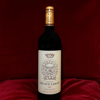 👑 𝗖𝗵𝗮̂𝘁𝗲𝗮𝘂 𝗚𝗿𝘂𝗮𝘂𝗱 𝗟𝗮𝗿𝗼𝘀𝗲 𝟮𝟬𝟬𝟵 : 𝗹𝗲 𝗩𝗶𝗻 𝗱𝗲𝘀 𝗥𝗼𝗶𝘀, 𝗹𝗲 𝗥𝗼𝗶 𝗱𝗲𝘀 𝗩𝗶𝗻𝘀 🍷
À la recherche d’un millésime d’exception pour sublimer vos fêtes de din d'année.
Le Château Gruaud Larose 2009 incarne toute la noblesse des grands Saint-Julien : une robe profonde, une puissance parfaitement maîtrisée, des tanins veloutés et une longueur majestueuse.

Un vin emblématique, à la fois opulent, harmonieux et d’une grande capacité de garde — l’un de ces millésimes qui marquent les esprits autant que les palais.

✨ Un incontournable pour les passionnés comme pour les collectionneurs.
✨ Un cadeau prestigieux pour les amateurs éclairés.

📦 Disponible dès maintenant sur notre site Internet sécurisé 👉 https://jean-merlaut.com/ (lien dans notre bio)

📸 • @gruaud_larose 

#jeanmerlaut #gruaudlarose #châteaugruaudlarose #saintjulien #grandcruclassé #millésime2009 #vinrare #collectionneurdevins #vinsdexception #artdevivre #grandsvins #plaisirdégustation #grandcruclassé #chateaugruaudlarose #chateaugruaudlarose1996 #saintjulien #fêtesdefindannee #noël #fêtesdenoël #cadeaux
 
𝘓’𝘢𝘣𝘶𝘴 𝘥’𝘢𝘭𝘤𝘰𝘰𝘭 𝘦𝘴𝘵 𝘥𝘢𝘯𝘨𝘦𝘳𝘦𝘶𝘹 𝘱𝘰𝘶𝘳 𝘭𝘢 𝘴𝘢𝘯𝘵𝘦́, 𝘢̀ 𝘤𝘰𝘯𝘴𝘰𝘮𝘮𝘦𝘳 𝘢𝘷𝘦𝘤 𝘮𝘰𝘥𝘦́𝘳𝘢𝘵𝘪𝘰𝘯.