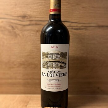 🍷𝗗𝗘𝗥𝗡𝗜𝗘𝗥 𝗝𝗢𝗨𝗥 | 𝗙𝗢𝗜𝗥𝗘 𝗔𝗨𝗫 𝗩𝗜𝗡𝗦 𝗰𝗵𝗲𝘇 𝗝𝗲𝗮𝗻 𝗠𝗲𝗿𝗹𝗮𝘂𝘁 | 
𝗖𝗵𝗮̂𝘁𝗲𝗮𝘂 𝗟𝗮 𝗟𝗼𝘂𝘃𝗶𝗲̀𝗿𝗲 𝟮𝟬𝟭𝟵 𝗿𝗼𝘂𝗴𝗲, 𝗔𝗽𝗽𝗲𝗹𝗹𝗮𝘁𝗶𝗼𝗻 𝗣𝗲𝘀𝘀𝗮𝗰-𝗟𝗲́𝗼𝗴𝗻𝗮𝗻
💥 Cap sur l’élégance bordelaise avec le Château La Louvière 2019 rouge, en Appellation Pessac-Léognan à moins de 25 € la bouteille jusqu’à ce soir ! (13 novembre 2025). 💥
Un vin à la fois profond et équilibré, marqué par de belles notes de fruits noirs, d’épices et de boisé délicat.
Un grand classique de Bordeaux, à prix tout doux. 💛
➤ Achetez votre caisse bois de 6 bouteilles sur notre site Internet sécurisé 👉 https://jean-merlaut.com/catalogue-des-vins/2673-chateau-la-louviere-rouge-2019.html

📸 • winewithstyle

#jeanmerlaut #jeanmerlautselection #jeanmerlautvins #foireauxvins #fav #jeanmerlautmoment #winelovers #bordeauxwines #jeanmerlaut #jeanmerlautmoments #grandscrus #jeanmerlautteam #terroir #bordeauxlovers #vinsdebordeaux #grandscrusbordeaux #wineoclock #bordeaux #jeanmerlautviticulteurabaurech #jeanmerlautexperts #baurech #winewinewine #winetime #negociant #promotion #offrespeciale #ChateauLaLouviere #PessacLeognan #BordeauxWine #LaLouvière 

𝘓’𝘢𝘣𝘶𝘴 𝘥’𝘢𝘭𝘤𝘰𝘰𝘭 𝘦𝘴𝘵 𝘥𝘢𝘯𝘨𝘦𝘳𝘦𝘶𝘹 𝘱𝘰𝘶𝘳 𝘭𝘢 𝘴𝘢𝘯𝘵𝘦́, 𝘢̀ 𝘤𝘰𝘯𝘴𝘰𝘮𝘮𝘦𝘳 𝘢𝘷𝘦𝘤 𝘮𝘰𝘥𝘦́𝘳𝘢𝘵𝘪𝘰𝘯.