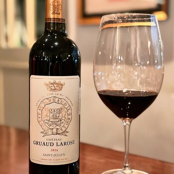🍷 𝗖𝗵𝗮̂𝘁𝗲𝗮𝘂 𝗚𝗿𝘂𝗮𝘂𝗱 𝗟𝗮𝗿𝗼𝘀𝗲 𝟮𝟬𝟭𝟲, 𝗔𝗽𝗽𝗲𝗹𝗹𝗮𝘁𝗶𝗼𝗻 𝗦𝗮𝗶𝗻𝘁-𝗝𝘂𝗹𝗶𝗲𝗻
Symbole du savoir-faire bordelais, le millésime 2016 de Château Gruaud Larose incarne la puissance maîtrisée et la finesse intemporelle du grand Saint-Julien.
Un vin à la robe profonde, aux notes de cassis, de cèdre et d’épices douces, porté par des tanins soyeux et une finale longue et harmonieuse.
Un millésime d’équilibre et de grâce, prêt à sublimer les plus belles tables. 

📦 Découvrez Château Gruaud Larose 2016 sur notre site Internet sécurisé 👉 https://jean-merlaut.com/recherche?controller=search&s=ferriere

📸 • @winessl 

#jeanmerlautmoment #winelovers #bordeauxwines #jeanmerlaut #jeanmerlautmoments #grandscrus #jeanmerlautteam #terroir #bordeauxlovers
#vinsdebordeaux #wineoclock #bordeaux #jeanmerlautviticulteurabaurech #jeanmerlautexperts #baurech #winewinewine #winetime #negociant
#SélectionJeanMerlaut #BordeauxMoments #JeanMerlautMoments #GrandsVinsDeBordeaux #WineLovers #BordeauxWines #ChateauGruaudLarose #Millésime2016 #SaintJulien #GrandCruClassé #bordeauxwine #elegancebordelaise 

𝘓’𝘢𝘣𝘶𝘴 𝘥’𝘢𝘭𝘤𝘰𝘰𝘭 𝘦𝘴𝘵 𝘥𝘢𝘯𝘨𝘦𝘳𝘦𝘶𝘹 𝘱𝘰𝘶𝘳 𝘭𝘢 𝘴𝘢𝘯𝘵𝘦́, 𝘢̀ 𝘤𝘰𝘯𝘴𝘰𝘮𝘮𝘦𝘳 𝘢𝘷𝘦𝘤 𝘮𝘰𝘥𝘦́𝘳𝘢𝘵𝘪𝘰𝘯