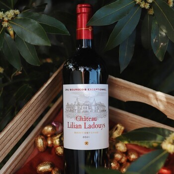 🐣 Joyeuses fêtes de Pâques !  Toute l’équipe Jean Merlaut vous souhaite de merveilleux moments en famille, une belle chasse aux œufs… et de délicieux instants de partage autour de grandes bouteilles 🍫🍷

Cette année pour accompagner notre déjeuner pascal, nous avons choisi Château Lilian Ladouys 2021, un Saint-Estèphe élégant et généreux, aux tanins soyeux et aux arômes de fruits noirs délicatement épicés, parfait pour sublimer un agneau de Pâques.

✨ À savourer entouré de ceux qui comptent et à retrouver en promotion dans le cadre de notre Foire aux vins sur notre site Internet !

📸 • @chateaulilianladouys (photo retouchée)

#vinrouge #bordeauxwine #Jeanmerlautmoment #winelovers #bordeauxwines #jeanmerlautmoments #grandscrus #jeanmerlautteam #bordeauxlovers #vinsdebordeaux #grandscrusbordeaux #wineoclock #JeanMerlaut #AccordMetsVins #PâquesGourmand #GrandsVins #Bordeaux #jeanmerlautviticulteurabaurech #jeanmerlautexperts #baurech #winetime #jeanmerlautvins #jeanmerlautselection #pâques #couhins #jeanmerlaut #joyeusespaques #chateaulilianladouys #saintestephe 

𝘓’𝘢𝘣𝘶𝘴 𝘥’𝘢𝘭𝘤𝘰𝘰𝘭 𝘦𝘴𝘵 𝘥𝘢𝘯𝘨𝘦𝘳𝘦𝘶𝘹 𝘱𝘰𝘶𝘳 𝘭𝘢 𝘴𝘢𝘯𝘵𝘦́, 𝘢̀ 𝘤𝘰𝘯𝘴𝘰𝘮𝘮𝘦𝘳 𝘢𝘷𝘦𝘤 𝘮𝘰𝘥𝘦́𝘳𝘢𝘵𝘪𝘰𝘯.