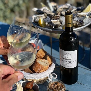 🦪 SOLDES D'ÉTÉ | Clos Floridène Blanc 2012 : redécouvrez un grand Graves blanc à un tarif exceptionnel !

Élevé pour la garde et aujourd'hui prêt à être dégusté, Clos Floridène Blanc 2012 séduit par son nez intense aux notes d'agrumes mûrs, de pierre à fusil, de fruits à chair blanche et de délicates nuances toastées. En bouche, il dévoile une belle ampleur, une fraîcheur remarquable et une finale persistante, tout en élégance.

📦 La caisse bois de 12 bouteilles à 144€ au lieu de 234 € TTC, soit une réduction de -38% ! 💥
✨ Retrouvez cette offre et toute notre sélection de grands vins sur notre site Internet sécurisé 👉 https://jean-merlaut.com/catalogue-des-vins/105-clos-floridene-blanc-2012.html

⏳ Offre valable jusqu'au 28 juillet, dans la limite des stocks disponibles.

📸 • lefoodcatering (photo retouchée)

#jeanmerlaut #soldes #closfloridene #graves #vinblanc #bordeauxwine #grandsvins #winelovers #vinsdebordeaux #jeanmerlautselection #bonsplansvin #wineoclock

𝘓’𝘢𝘣𝘶𝘴 𝘥’𝘢𝘭𝘤𝘰𝘰𝘭 𝘦𝘴𝘵 𝘥𝘢𝘯𝘨𝘦𝘳𝘦𝘶𝘹 𝘱𝘰𝘶𝘳 𝘭𝘢 𝘴𝘢𝘯𝘵𝘦́, 𝘢̀ 𝘤𝘰𝘯𝘴𝘰𝘮𝘮𝘦𝘳 𝘢𝘷𝘦𝘤 𝘮𝘰𝘥𝘦́𝘳𝘢𝘵𝘪𝘰𝘯.