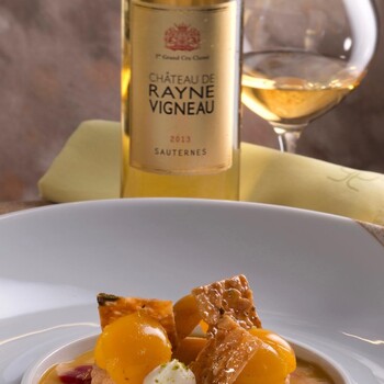 ✨ Découvrez un trésor liquoreux sur Jean Merlaut
Nous sommes ravis de vous présenter le magnifique Château de Rayne Vigneau 2013, Premier Grand Cru Classé de Sauternes. 
Ce millésime allie finesse, fraîcheur et opulence. Il séduit par sa robe lumineuse, ses arômes d’agrumes et de fruits confits, et une bouche parfaitement équilibrée entre douceur et tension 🍯🍊.

Un vin liquoreux d’exception, idéal pour accompagner vos desserts raffinés, fromages bleus ou moments de dégustation à savourer lentement.

🛍️ Disponible en quelques clics sur notre site Internet 👉 https://jean-merlaut.com/catalogue-des-vins/1119-chateau-rayne-vigneau-2013.html

#ChâteaudeRayneVigneau #Sauternes #VinLiquoreux #bordeauxwine #bonsplansvin #Jeanmerlautmoment #winelovers #bordeauxwines #jeanmerlaut #jeanmerlautmoments #grandscrus #jeanmerlautteam #bordeauxlovers #vinsdebordeaux #grandscrusbordeaux #wineoclock #jeanmerlautviticulteurabaurech #jeanmerlautexperts #baurech #winetime #negociant #jeanmerlautvins #jeanmerlautselection #grandcruclassé #grandsvins 

𝘓’𝘢𝘣𝘶𝘴 𝘥’𝘢𝘭𝘤𝘰𝘰𝘭 𝘦𝘴𝘵 𝘥𝘢𝘯𝘨𝘦𝘳𝘦𝘶𝘹 𝘱𝘰𝘶𝘳 𝘭𝘢 𝘴𝘢𝘯𝘵𝘦́, 𝘢̀ 𝘤𝘰𝘯𝘴𝘰𝘮𝘮𝘦𝘳 𝘢𝘷𝘦𝘤 𝘮𝘰𝘥𝘦́𝘳𝘢𝘵𝘪𝘰𝘯.