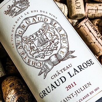 🍷 𝗖𝗵𝗮̂𝘁𝗲𝗮𝘂 𝗚𝗿𝘂𝗮𝘂𝗱 𝗟𝗮𝗿𝗼𝘀𝗲 𝗿𝗼𝘂𝗴𝗲 𝟮𝟬𝟭𝟭, 𝗔𝗽𝗽𝗲𝗹𝗹𝗮𝘁𝗶𝗼𝗻 𝗦𝗮𝗶𝗻𝘁-𝗝𝘂𝗹𝗶𝗲𝗻
Choisi avec exigence par les experts Jean Merlaut, le Château Gruaud Larose 2011 incarne toute l’élégance et la profondeur d’un grand vin de Saint-Julien.
Un millésime équilibré, à la fois précis et harmonieux, offrant une belle complexité aromatique et une structure raffinée, idéal pour les amateurs de grands Bordeaux.

🍇 Une sélection guidée par le savoir-faire et la passion du vin à retrouver sur notre site Internet 👉 https://jean-merlaut.com/catalogue-des-vins/1170-chateau-gruaud-larose-2011.html

📸 @theoccasionalalcoholic 

#jeanmerlautmoment #winelovers #bordeauxwines #jeanmerlaut #jeanmerlautmoments #grandscrus #jeanmerlautteam #terroir #bordeauxlovers
#vinsdebordeaux #wineoclock #bordeaux #jeanmerlautviticulteurabaurech #jeanmerlautexperts #baurech #winewinewine #winetime #negociant
#SélectionJeanMerlaut #BordeauxMoments #JeanMerlautMoments #GrandsVinsDeBordeaux #WineLovers #BordeauxWines #ChateauGruaudLarose #ChateauGruaudLarose2011 #SaintJulien #GrandCruClassé #bordeauxwine #elegancebordelaise