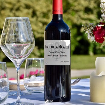 💐 SOLDES D'ÉTÉ | Château La Marzelle 2014 : offrez-vous un Grand Cru Classé de Saint-Émilion à un tarif exceptionnel ! 🍷

Grand Cru Classé de Saint-Émilion, Château La Marzelle 2014 séduit par son élégance et sa profondeur. Son nez mêle harmonieusement fruits noirs mûrs, délicates notes vanillées et épices. En bouche, il dévoile une matière généreuse, des tanins soyeux et une belle longueur, offrant un remarquable potentiel d'évolution.

📦 La caisse bois de 12 bouteilles à 348€ au lieu de 480 € TTC, soit -27% ! 💥
✨ Retrouvez cette offre et toute notre sélection de grands vins sur notre site Internet sécurisé 👉 jean-merlaut.com

⏳ Offre valable jusqu'au 28 juillet, dans la limite des stocks disponibles.

📸 •  Château La Marzelle (photo retouchée)

#jeanmerlaut #soldes #chateaulamarzelle #lamarzelle2014 #saintemilion #grandcruclasse #vinrouge #bordeauxwine #grandsvins #winelovers #vinsdebordeaux #jeanmerlautselection #bonsplansvin #wineoclock

𝘓’𝘢𝘣𝘶𝘴 𝘥’𝘢𝘭𝘤𝘰𝘰𝘭 𝘦𝘴𝘵 𝘥𝘢𝘯𝘨𝘦𝘳𝘦𝘶𝘹 𝘱𝘰𝘶𝘳 𝘭𝘢 𝘴𝘢𝘯𝘵𝘦́, 𝘢̀ 𝘤𝘰𝘯𝘴𝘰𝘮𝘮𝘦𝘳 𝘢𝘷𝘦𝘤 𝘮𝘰𝘥𝘦́𝘳𝘢𝘵𝘪𝘰𝘯.